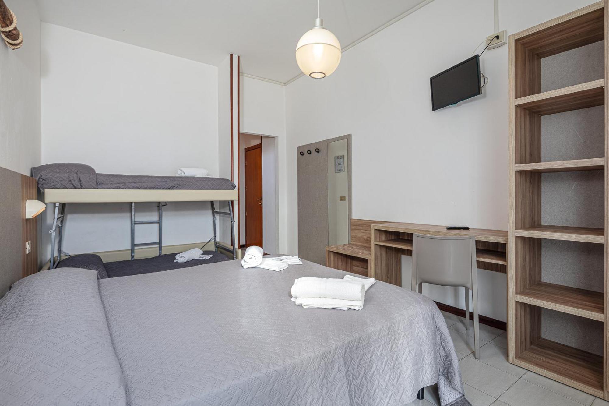 Hotel Astrid تّشيرفييا المظهر الخارجي الصورة