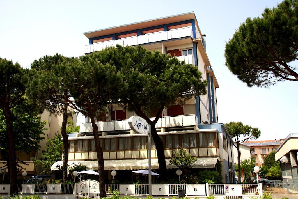 Hotel Astrid تّشيرفييا المظهر الخارجي الصورة