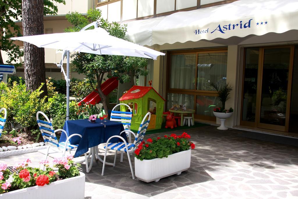 Hotel Astrid تّشيرفييا المظهر الخارجي الصورة