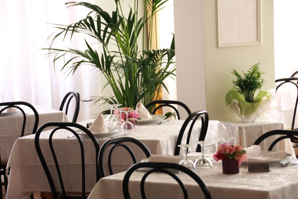 Hotel Astrid تّشيرفييا المظهر الخارجي الصورة