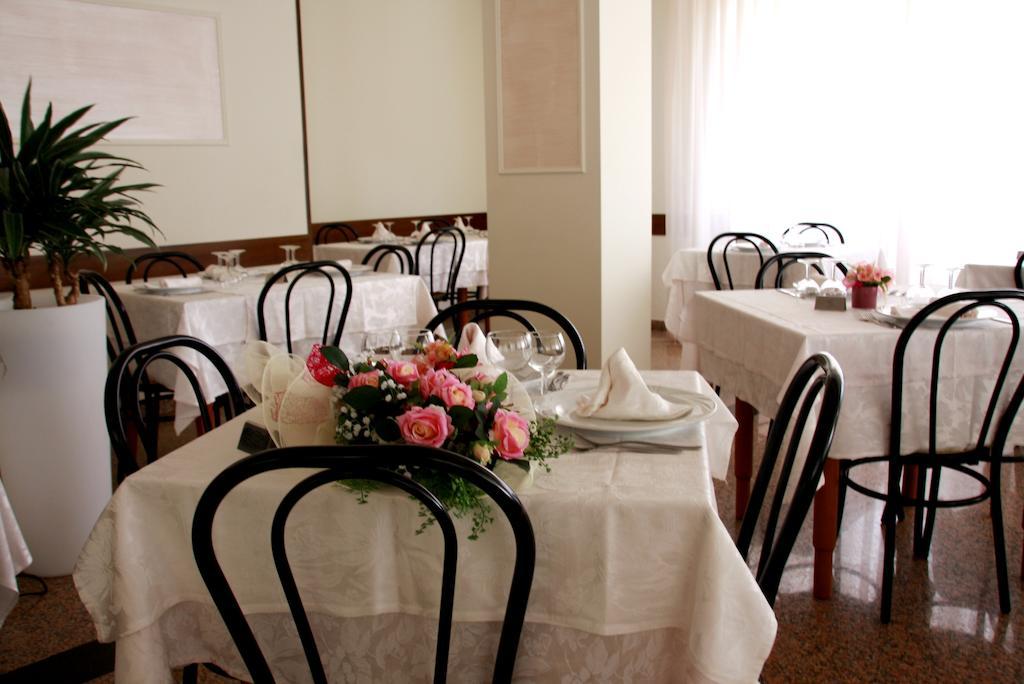 Hotel Astrid تّشيرفييا المظهر الخارجي الصورة