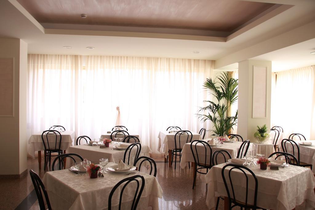 Hotel Astrid تّشيرفييا المظهر الخارجي الصورة